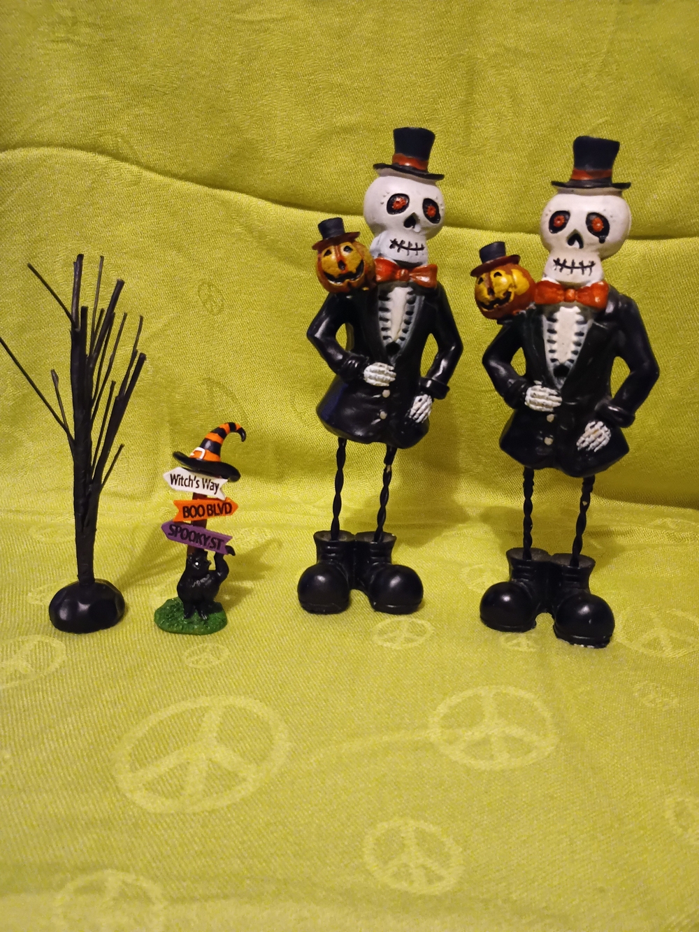 Halloween Decor 2 Skeletons 7.5", Miniature Spooky Tree And Direction Sign3.5"